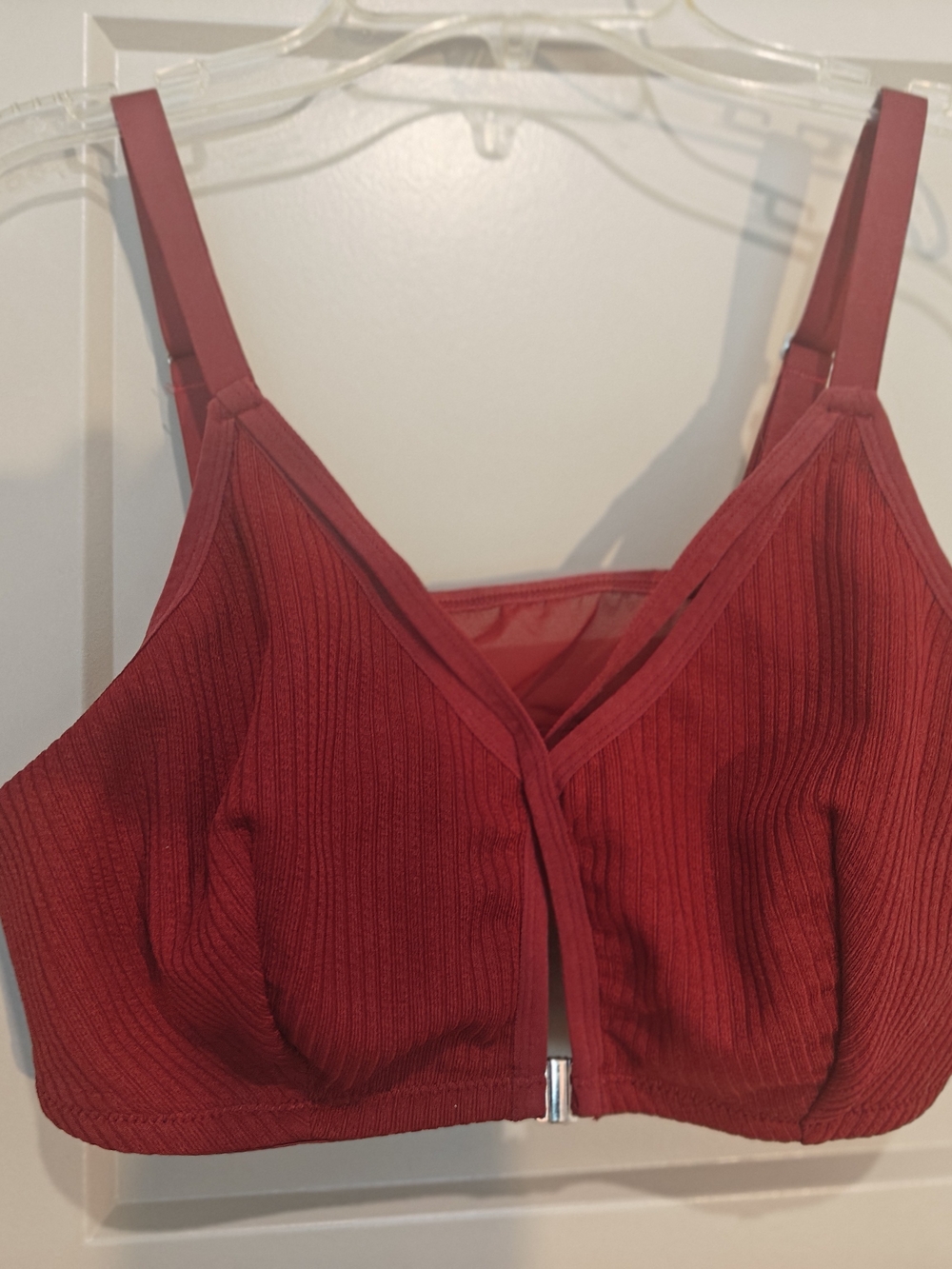 3 Pack Front-Closure Ribbed Bralette's in Deep Red, Black, And Beige
